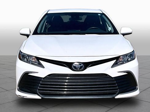 Used 2021 Toyota Camry LE FWD image 4