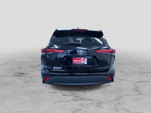 Certified 2023 Toyota Highlander L image 8