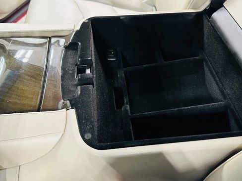 Used 2018 Cadillac Escalade ESV Premium Luxury image 19