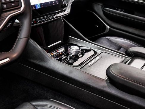 Used 2024 Jeep Wagoneer L Series II image 16