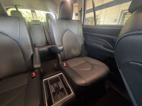 Used 2025 Toyota Grand Highlander FWD image 38