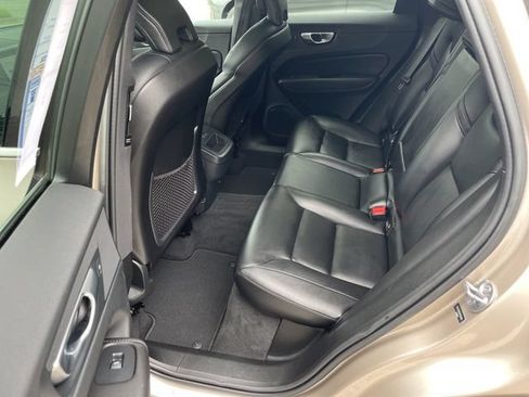 Certified 2023 Volvo XC60 B5 Core w/ Climate Package AWD/4WD image 12