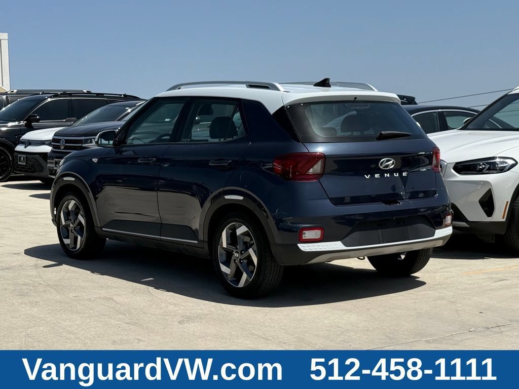 Used 2022 Hyundai Venue Limited FWD image 9