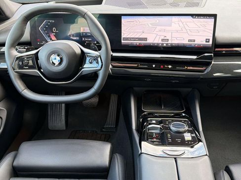 Certified 2025 BMW 530i RWD image 27