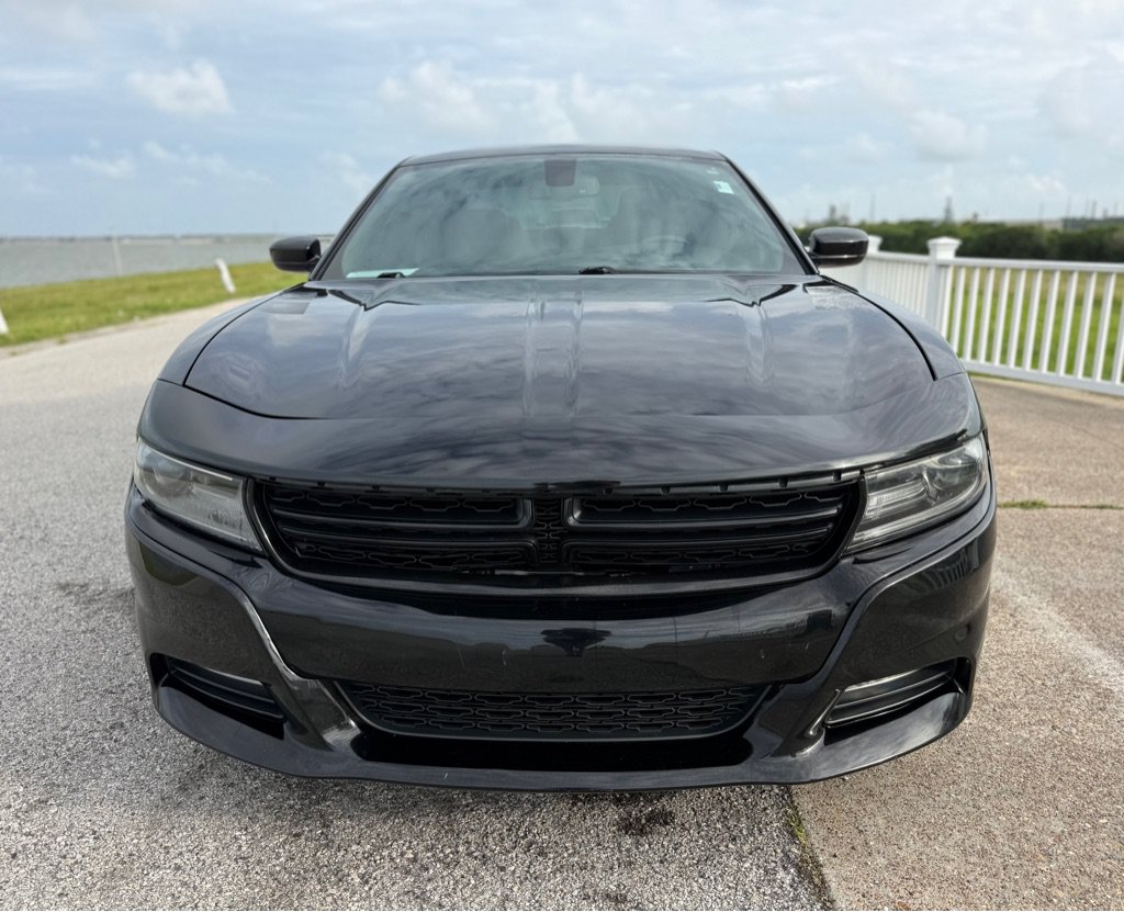 Used 2017 Dodge Charger R/T w/ Plus Group RWD image 2