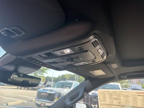 New 2025 GMC Yukon XL Denali w/ Denali Reserve Package image 22