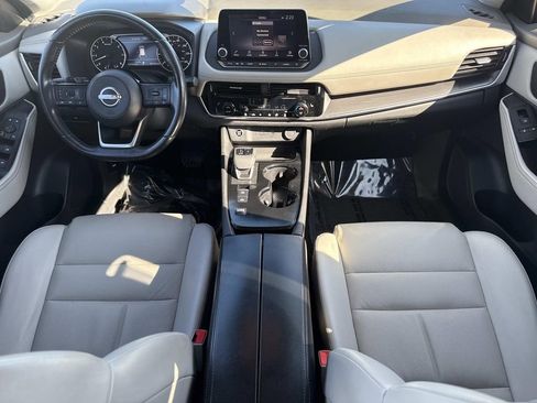 Certified 2022 Nissan Rogue SV w/ SV Premium Package image 18