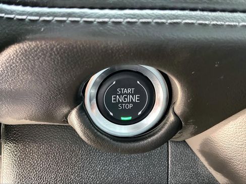 Certified 2025 Chevrolet Suburban LT image 32