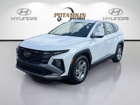 Certified 2025 Hyundai Tucson SE FWD image 1