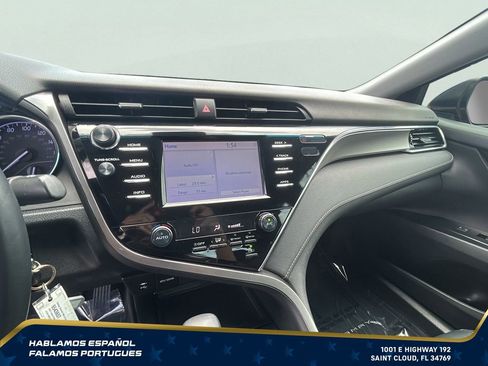 Used 2018 Toyota Camry SE FWD image 19