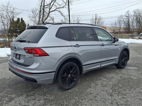 Used 2022 Volkswagen Tiguan SE R-Line image 10