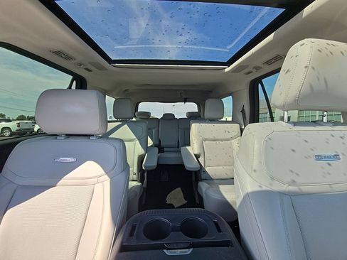 Used 2025 Ford Expedition Platinum w/ Driver's Package AWD/4WD image 46