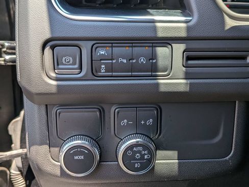 Used 2023 GMC Yukon XL SLE w/ Gmc Pro Safety Plus Package RWD image 17