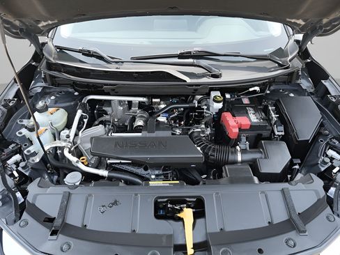 Used 2024 Nissan Rogue S AWD/4WD image 18