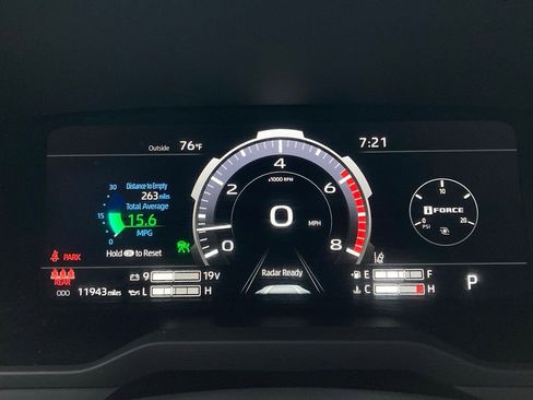 Used 2025 Toyota Tundra Limited AWD/4WD image 15