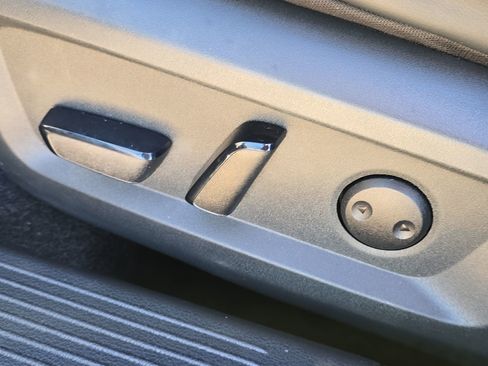 Used 2021 Nissan Rogue SV w/ Premium Package image 12