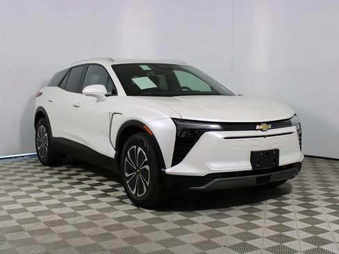 Used 2024 Chevrolet Blazer EV LT AWD/4WD image 29