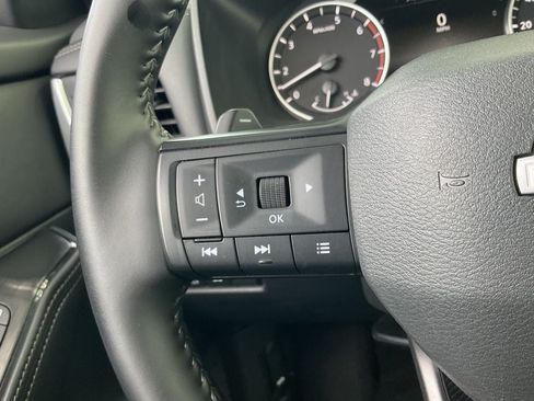 Used 2025 Nissan Rogue SV FWD image 28