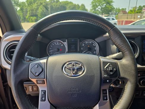 Used 2018 Toyota Tacoma Limited AWD/4WD image 20