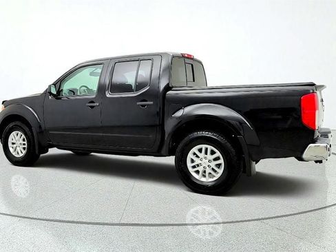 Used 2017 Nissan Frontier SV w/ SV Value Truck Package AWD/4WD image 7