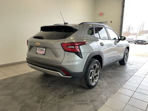 Used 2025 Chevrolet Trax LT w/ LT Convenience Package image 5