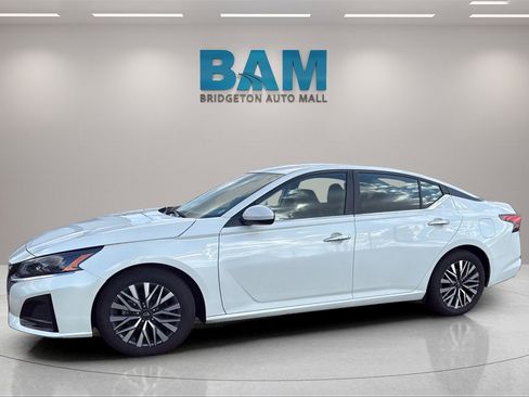 Used 2023 Nissan Altima 2.5 SV image 4