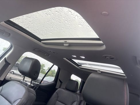 Used 2020 Chevrolet Traverse LT w/ LT Premium Package FWD image 10