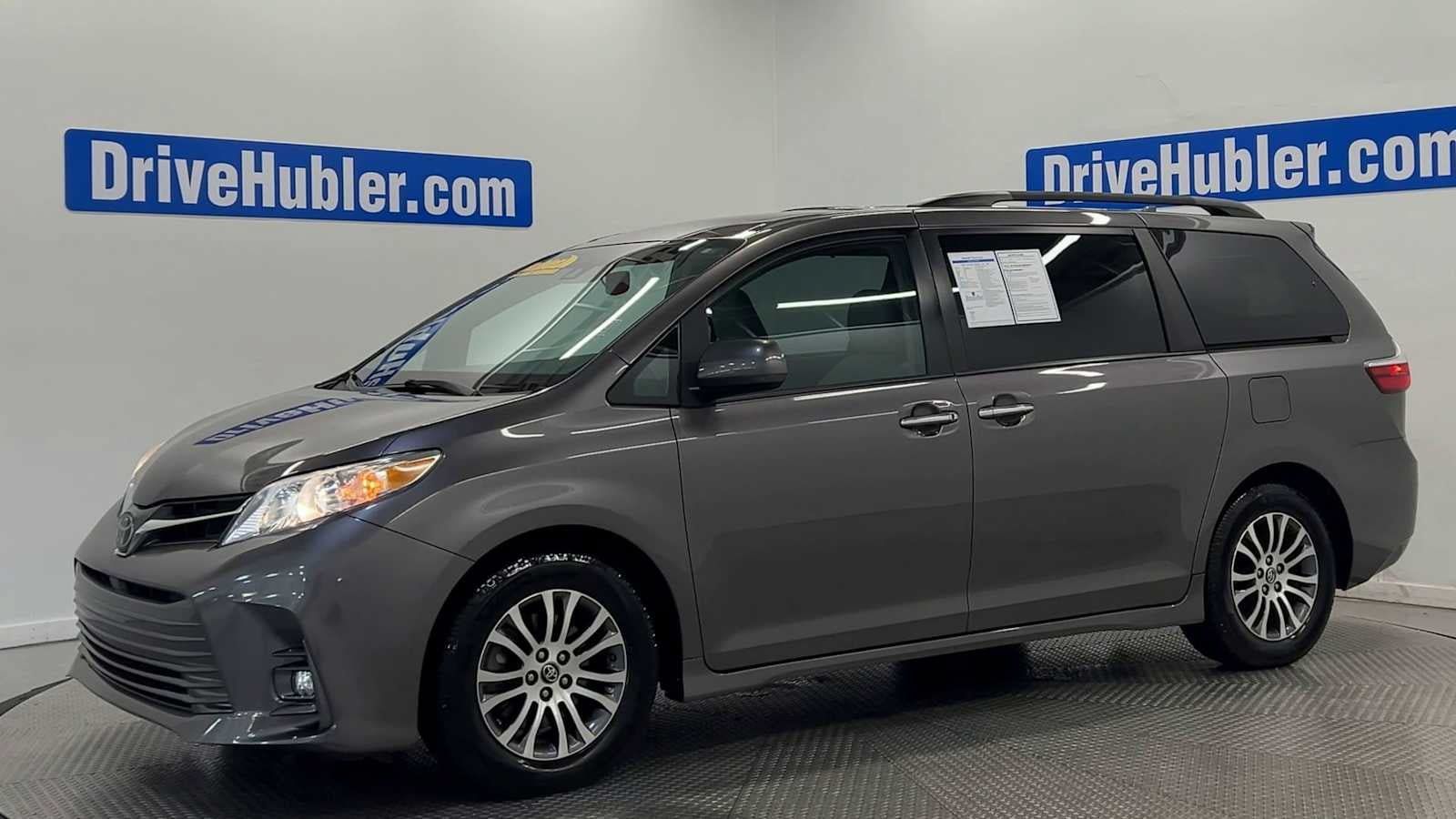 Used 2019 Toyota Sienna XLE w/ XLE Navigation Package FWD image 4