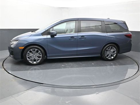 Used 2026 Honda Odyssey Touring image 2