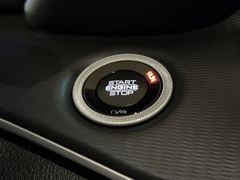 New 2025 Jeep Grand Cherokee Altitude image 21