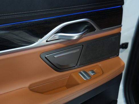 Used 2020 BMW 750i xDrive image 28