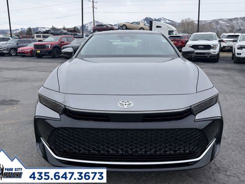 Used 2025 Toyota Crown Limited image 2