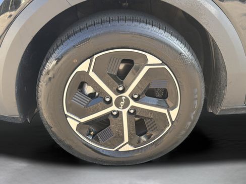 Certified 2025 Kia Niro LX FWD image 30