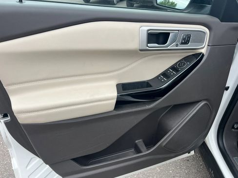 Used 2023 Ford Explorer Platinum AWD/4WD image 19