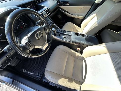 Used 2017 Lexus IS 200t RWD image 10