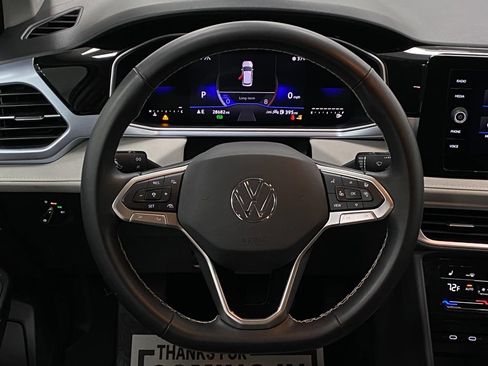 Used 2025 Volkswagen Taos SE image 14