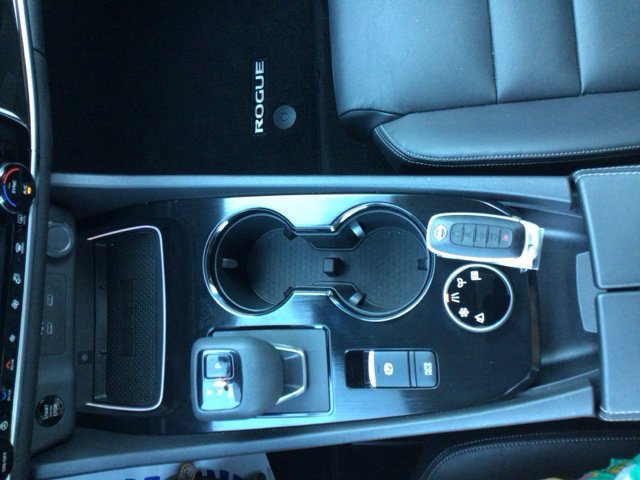 Used 2025 Nissan Rogue SL w/ Tech Package AWD/4WD image 12