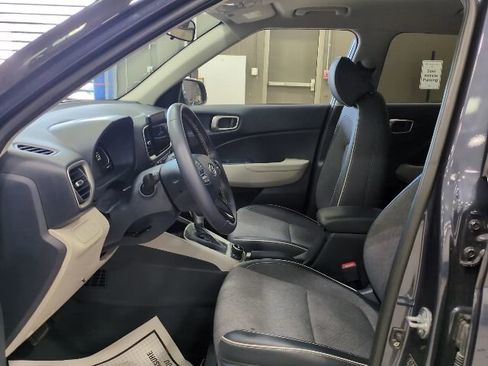 Used 2023 Hyundai Venue Limited w/ Cargo Package FWD image 11