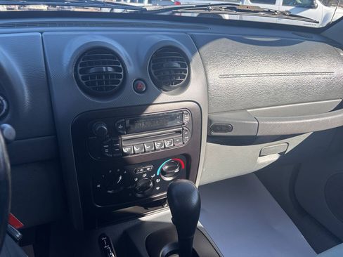 Used 2006 Jeep Liberty Sport AWD/4WD image 22