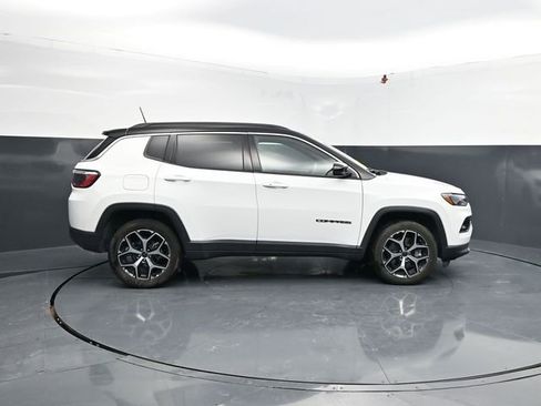 Used 2025 Jeep Compass Limited AWD/4WD image 10