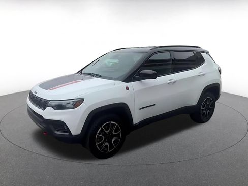 Used 2025 Jeep Compass Trailhawk AWD/4WD image 7