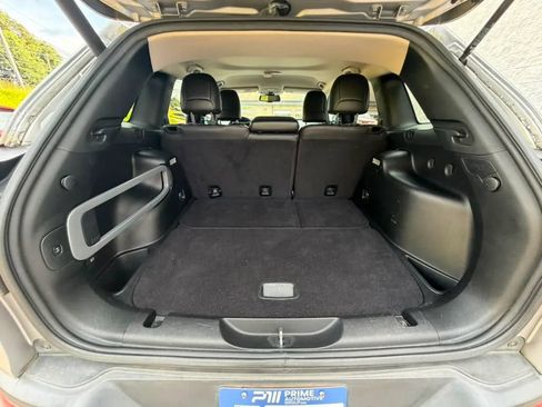 Used 2017 Jeep Cherokee Trailhawk AWD/4WD image 25