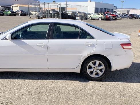 Used 2010 Toyota Camry LE image 13