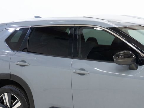 Used 2023 Nissan Rogue SL w/ SL Premium Package image 13