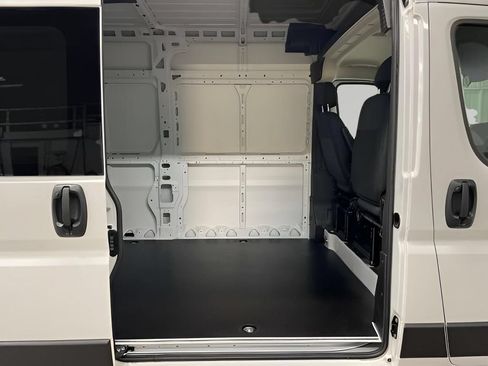 Used 2025 RAM ProMaster 2500 w/ Quick Order Package 22G SLT FWD image 17