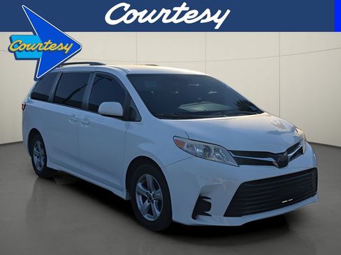 Used 2020 Toyota Sienna LE FWD image 1