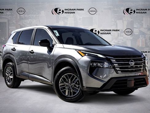 Used 2025 Nissan Rogue S image 1