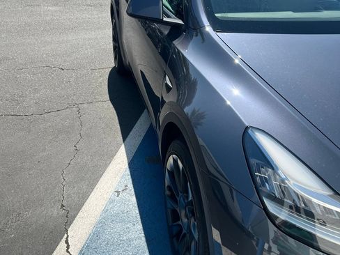 Used 2021 Tesla Model Y Long Range AWD/4WD image 3