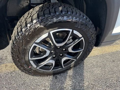 Used 2024 Jeep Compass Trailhawk image 9