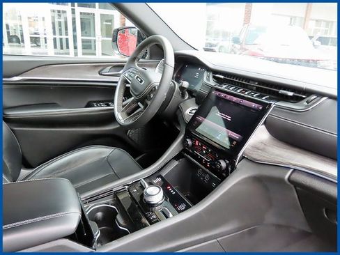 Certified 2023 Jeep Grand Cherokee Overland image 8